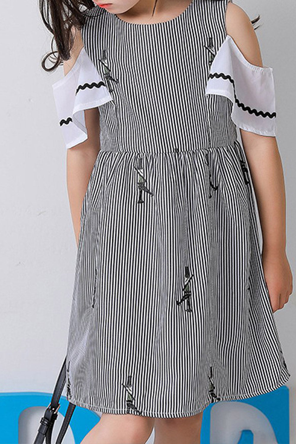Kids Girls Cold Shoulder Design Round Neck Dress