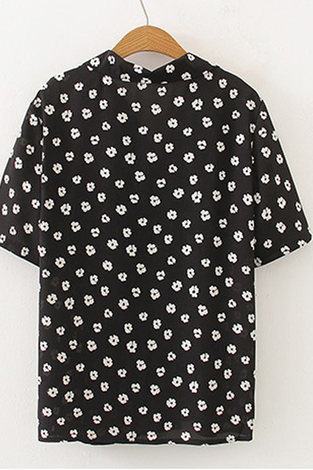Women Elegant Small Floral Print Button Closure Magnificent T-Shirt