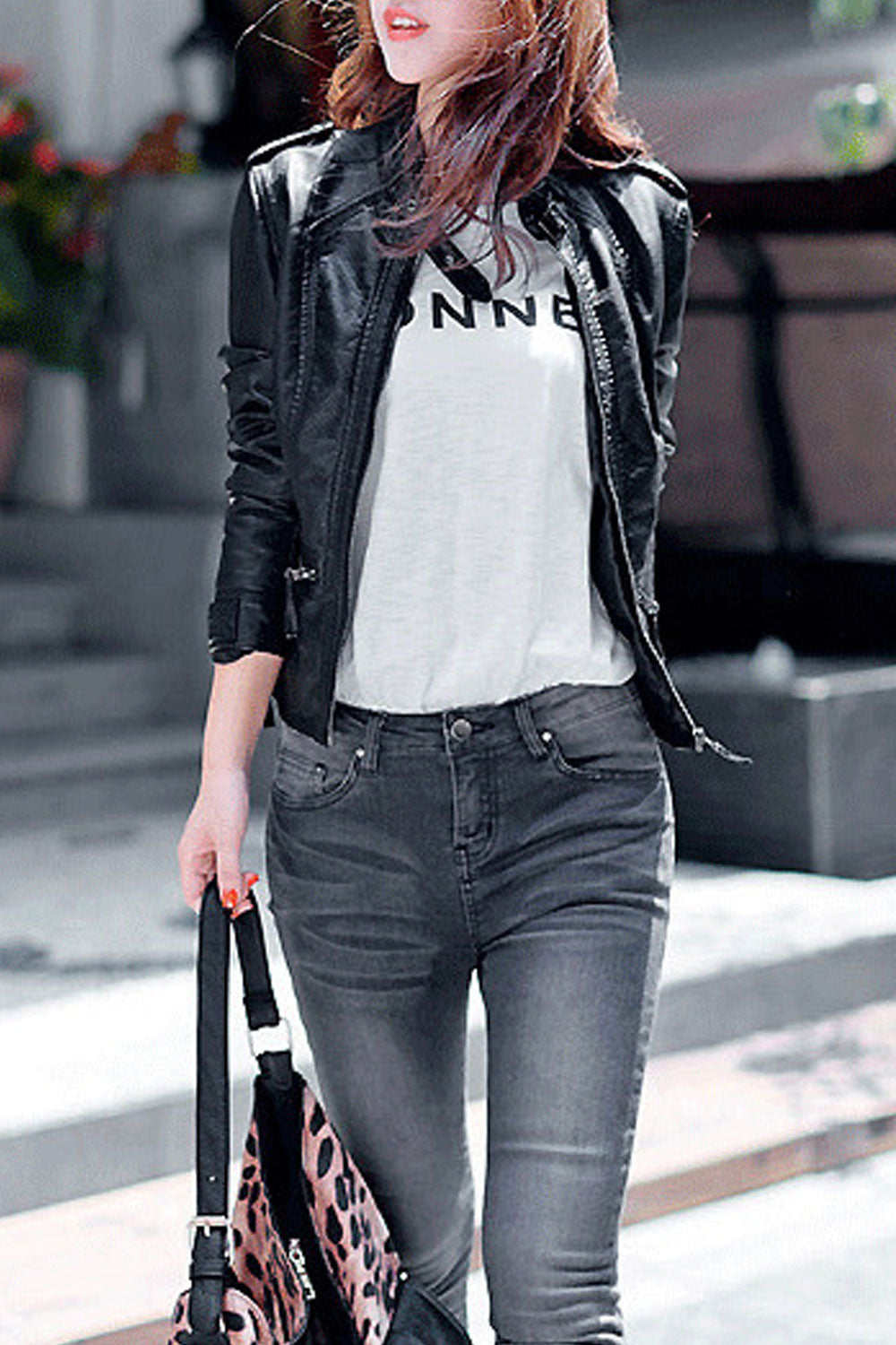 Women Regular Fit Long Sleeve Easy Zipper Closure Pocket Styled Leather Jacket