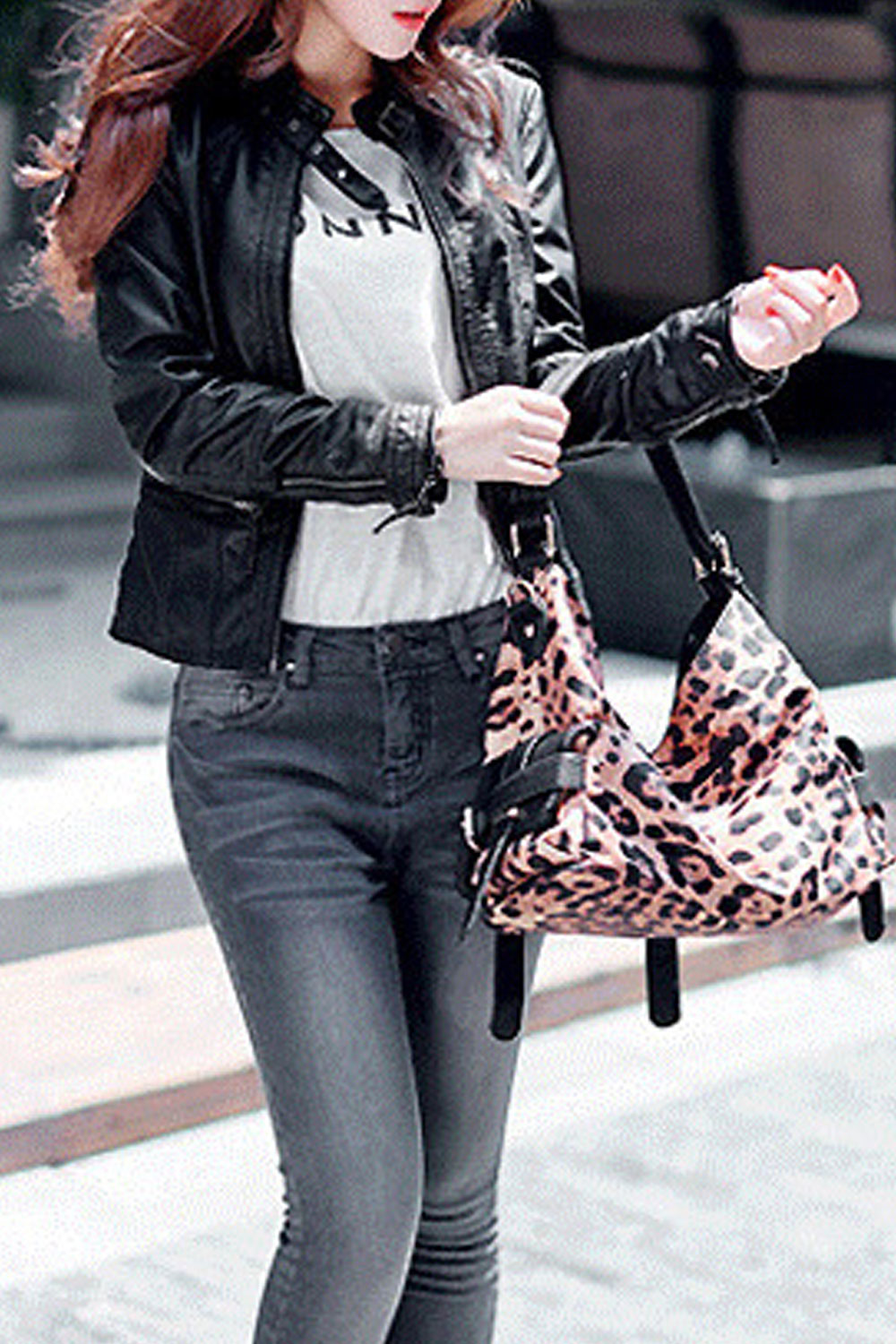 Women Regular Fit Long Sleeve Easy Zipper Closure Pocket Styled Leather Jacket