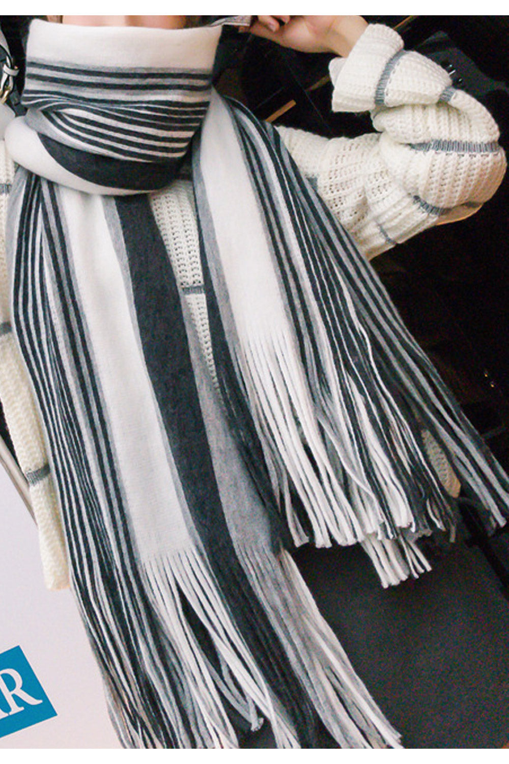 Women Tassel Decorated Long Length Stripe Pattern Cashmere Muffler