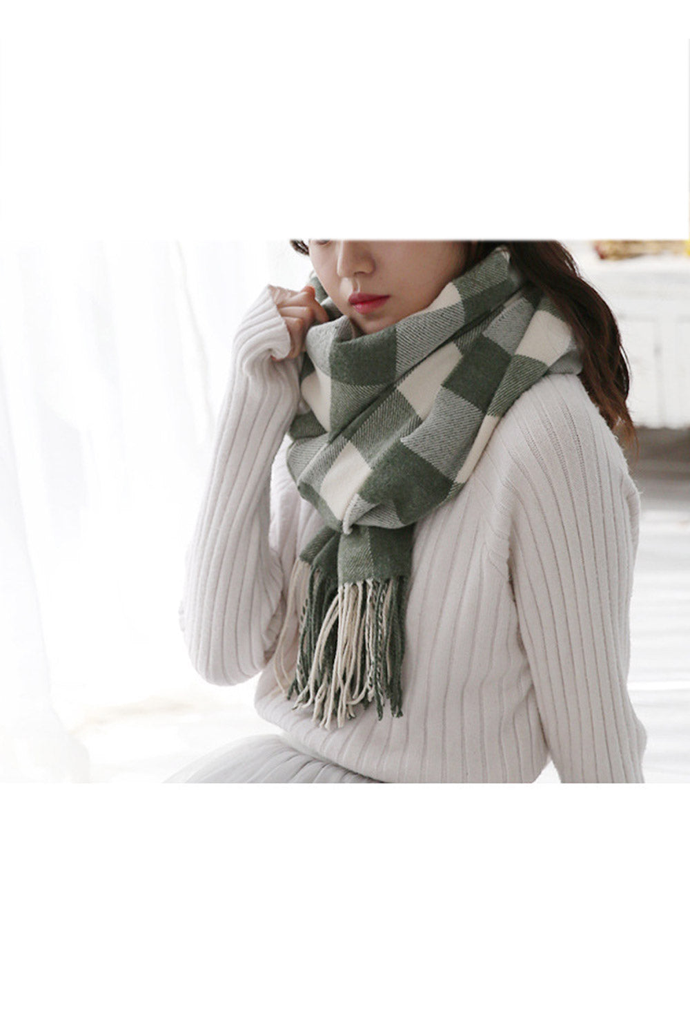 Women Tassel Hem Lovely Plaid Pattern Warm Muffler