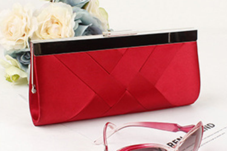 WOMENS DIAGONAL EDGE GRID CHAIN HAND CLUTCH WALLET RED