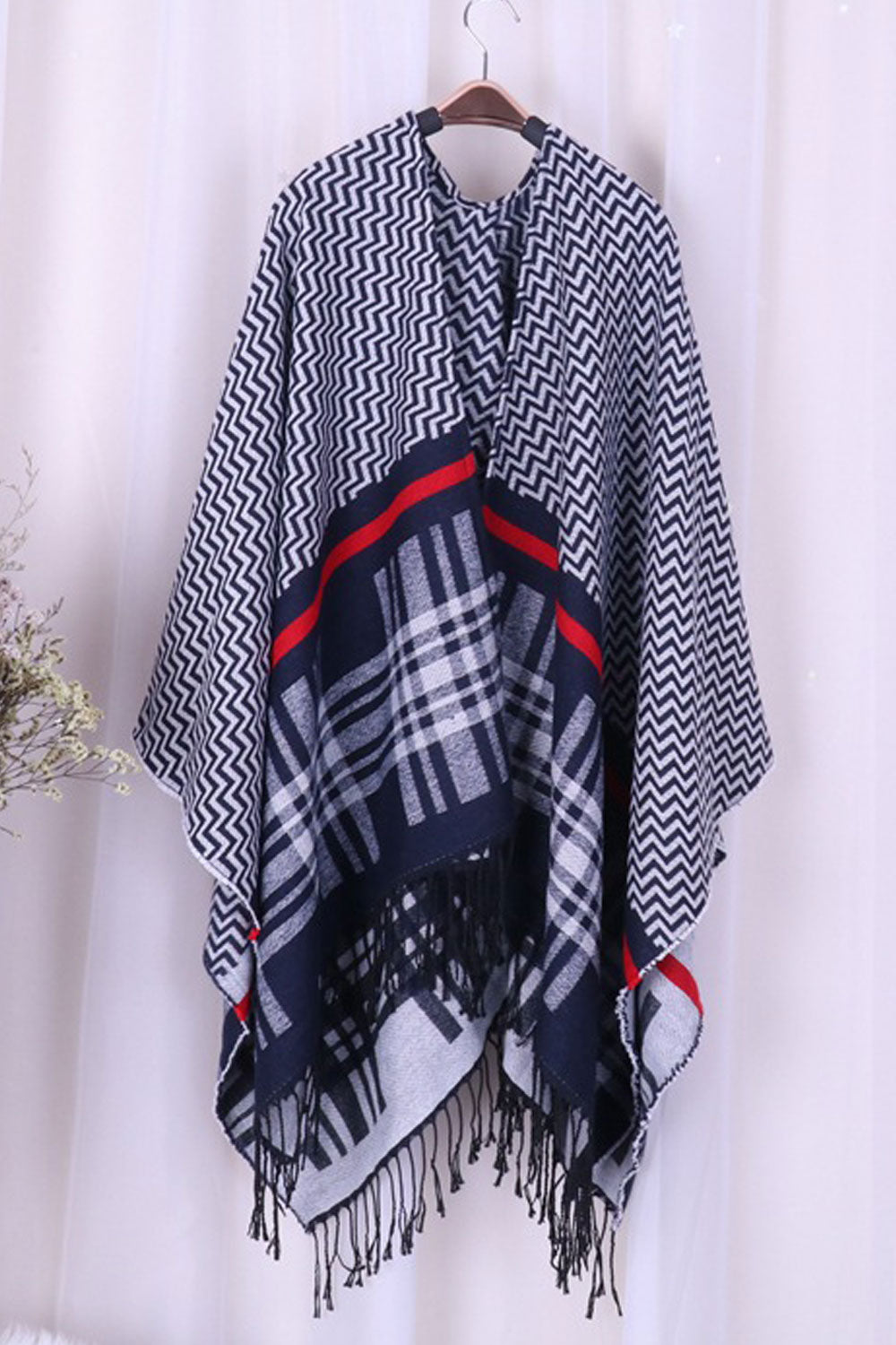 Women Dazzling Wave Stripe Tassel Decorated Warm Shawl