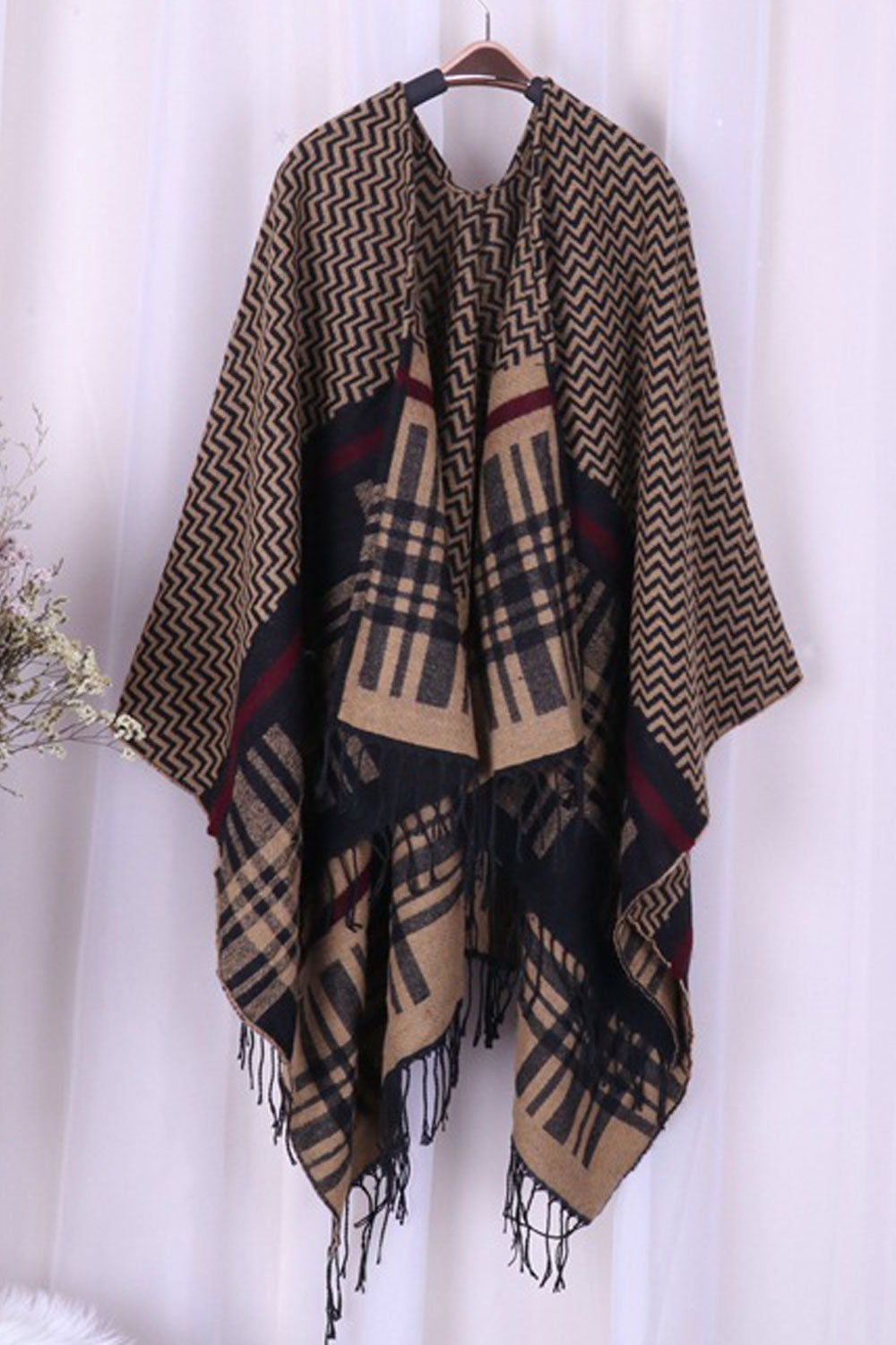 Women Dazzling Wave Stripe Tassel Decorated Warm Shawl