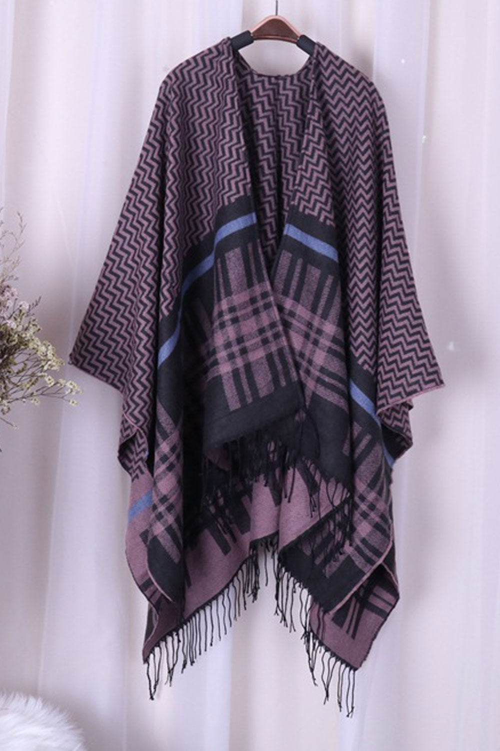 Women Dazzling Wave Stripe Tassel Decorated Warm Shawl