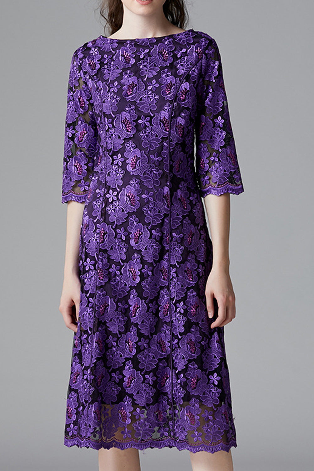Women Charming Flower Embroidered Round Neck Dress