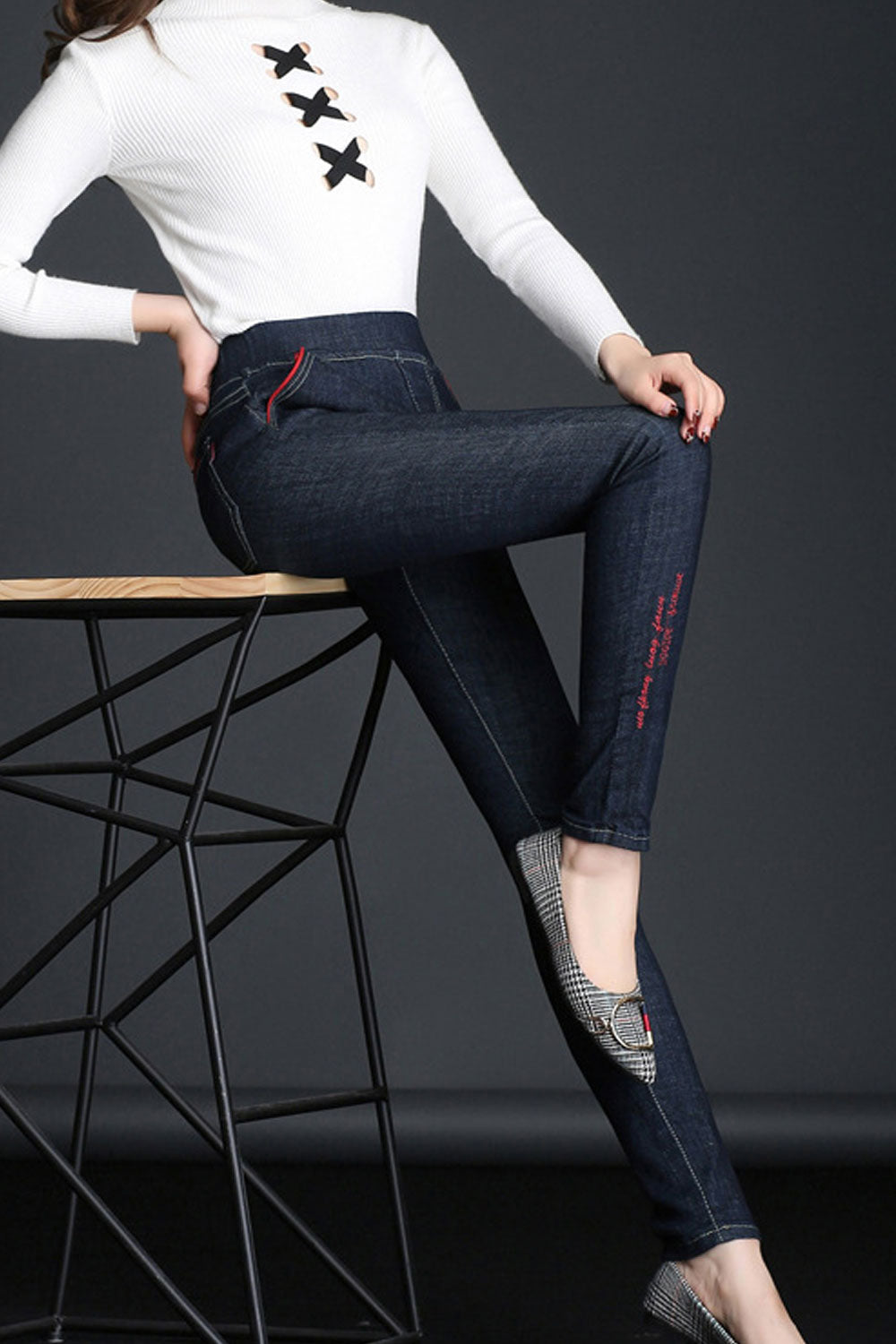 Women Elastic Waist Slim Jeans